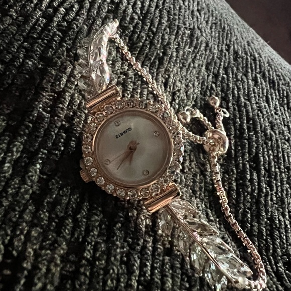 New Vintage style  adjustable CZ watch in gold tone - Picture 4 of 4